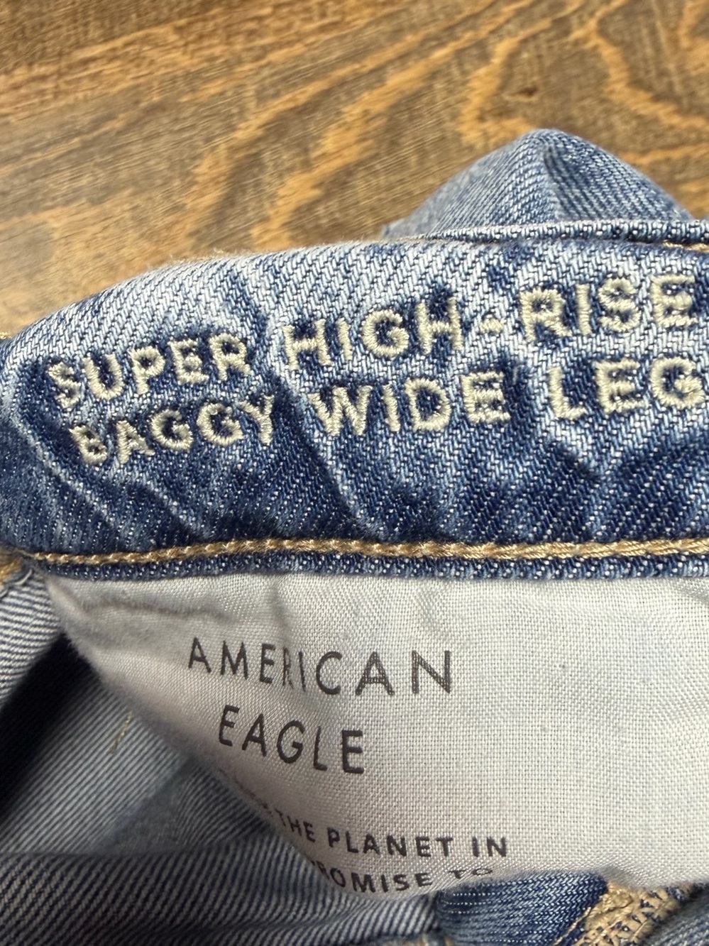 American Eagle Super High Rise Baggy Wide Leg Jeans Women's 14 Distressed - Picture 8 of 9